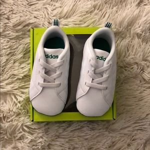 Adidas neo crib sneakers size 2 white and green